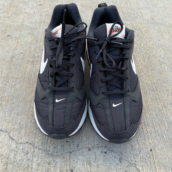 Nike Black and White Sneakers with Swoosh - Picture 2 of 6